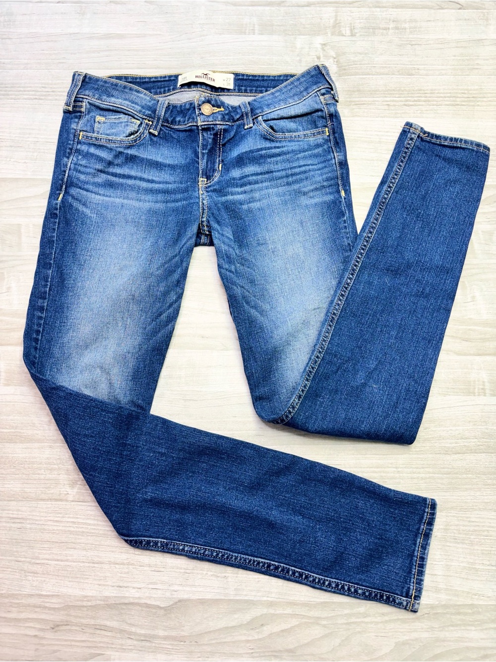 Hollister Women's Blue Skinny Jeans - Medium Wash Size 27
